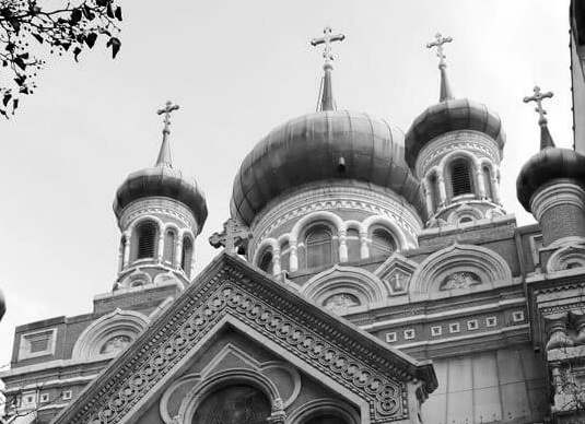 Моему сыночку нужна хозяйственная жена, а не карьеристка! – услышала я на семейном ужине и опешила